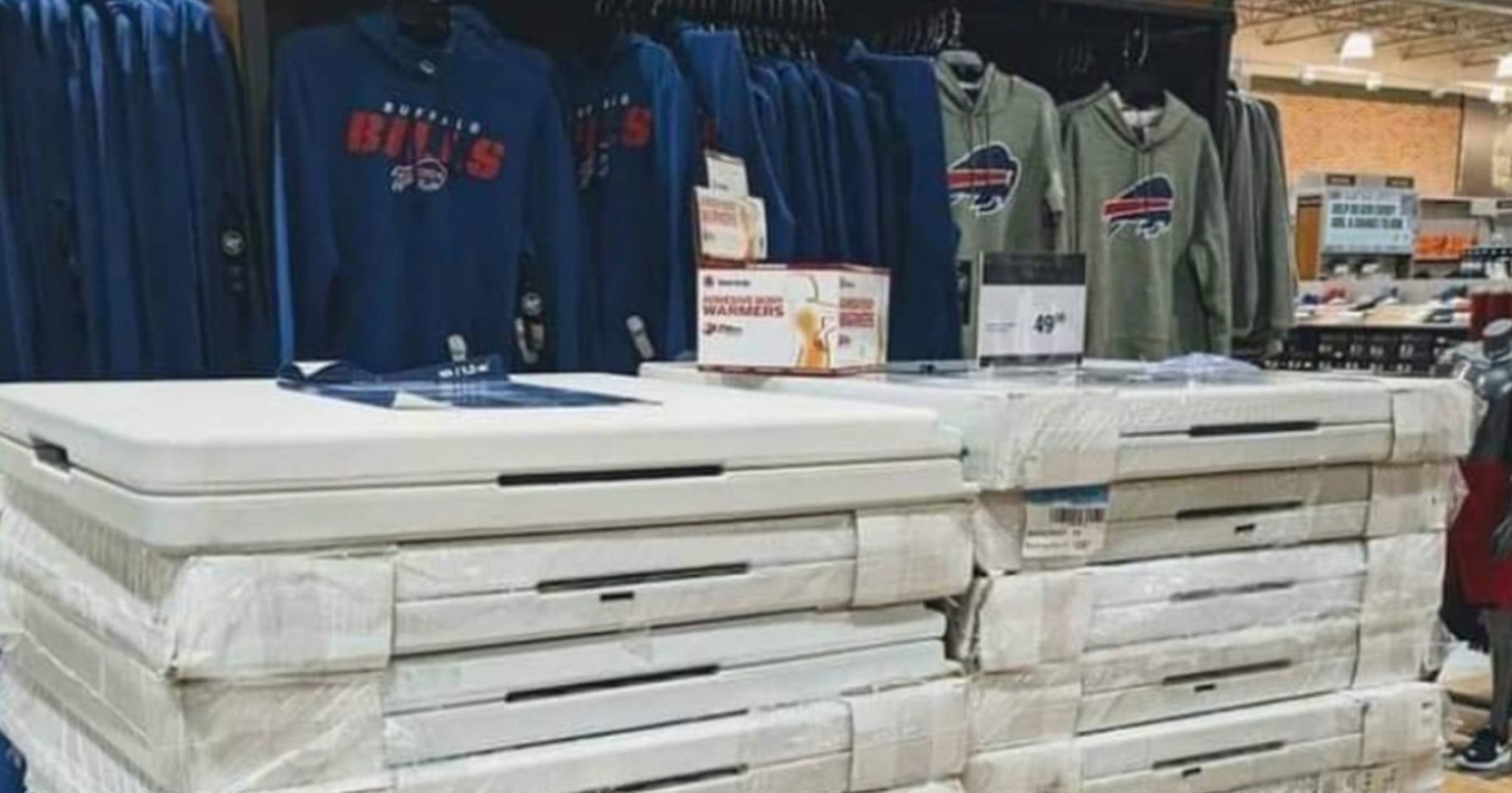 Dick’s Sporting Goods In Buffalo Selling Folding Tables